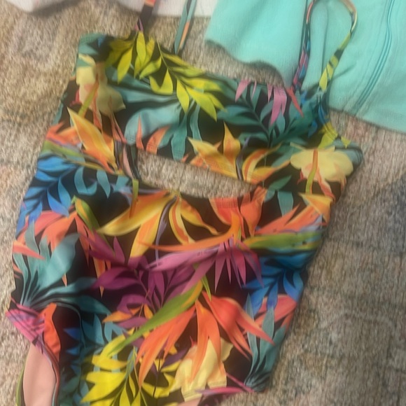 Cat & Jack Rashguard Set + Tropical Floral cutout Swimsuit + 2 Cover Ups (M 7/8) - Picture 5 of 7